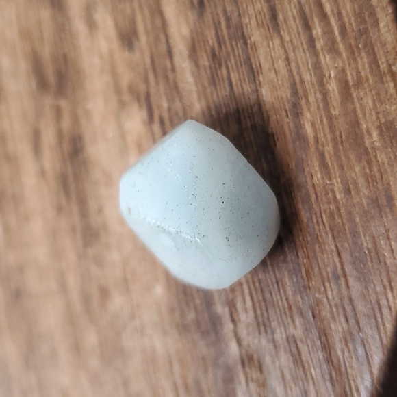 P205 natural healing smooth hemimorphite stone natural can be threaded - Picture 1 of 2